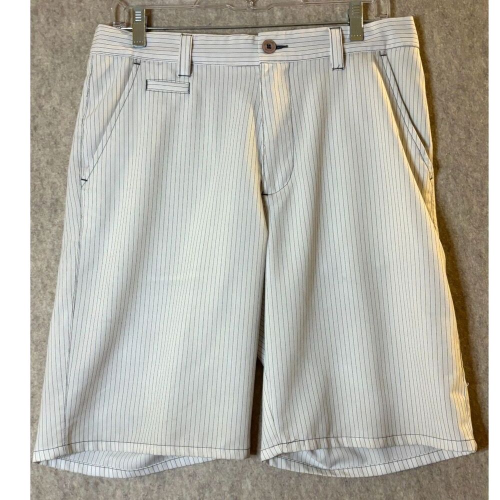 Travis Mathew Men’s 32 White Pinstripe Golf Shorts Stretch Performance